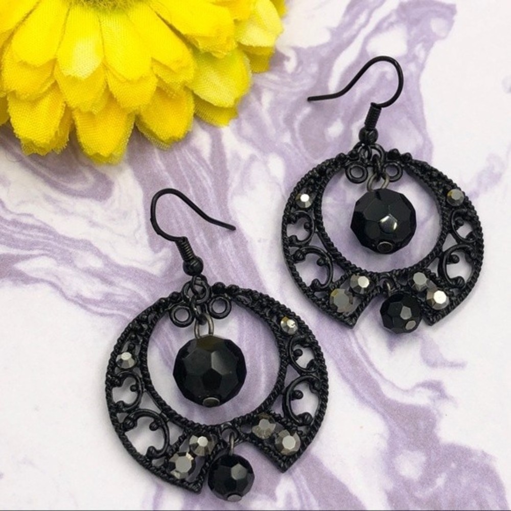 🌼 Round Black Filigree Dangle Earrings